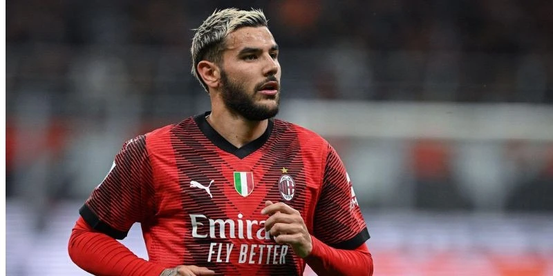 cau-thu-bong-da-theo-hernandez-ngoi-sao-phong-ngu-nang-dong-cua-bong-da-phap